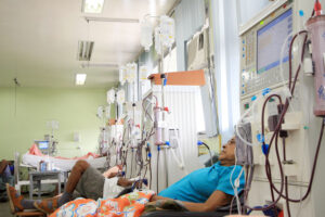 Preços elevados podem tirar do mercado medicamento essencial para hemodiálise